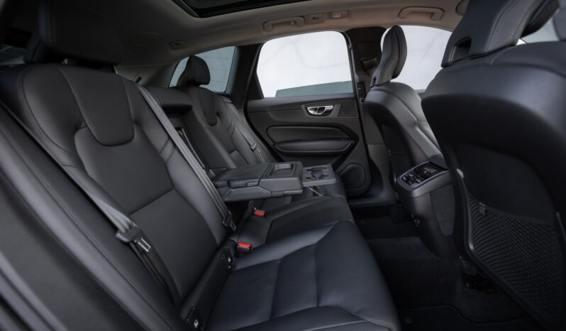 VOLVO XC60 B4 full